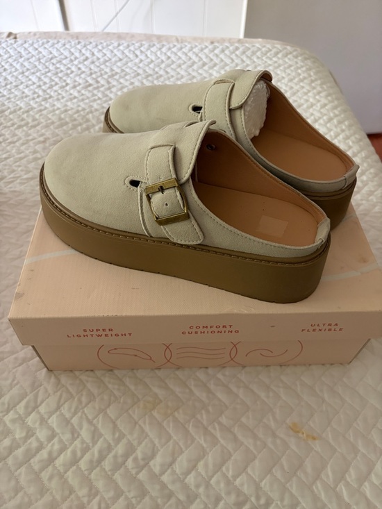 Easy Spirit Shoes - Easy Spirit Cream Platform Mule with Buckle (New)